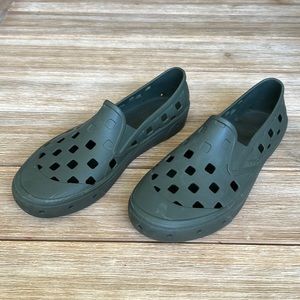 Vans trek slip on